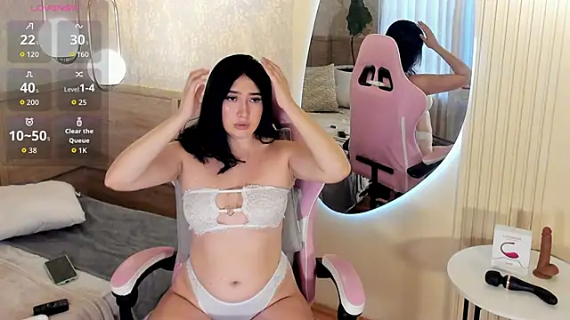 Skyyle  online show from 7, 10, 2025