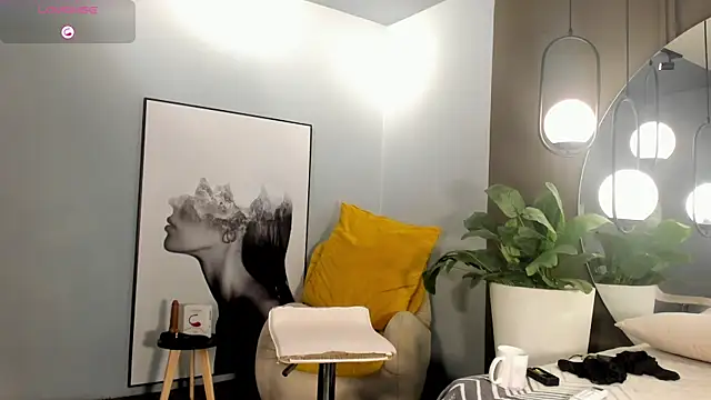 Skyyle  online show from 2, 10, 2025