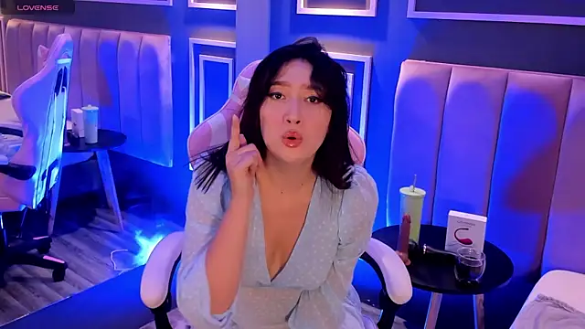 Skyyle  online show from 13, 5, 2026