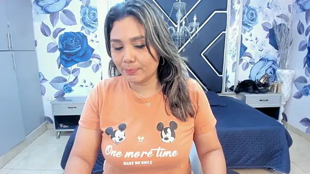 LatinaHoleQueen online show from 11, 10, 2025