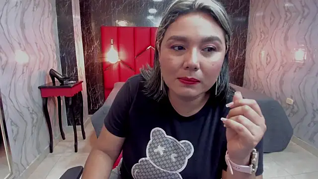 LatinaHoleQueen online show from 22, 5, 2026