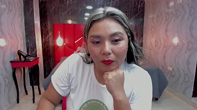 LatinaHoleQueen online show from 21, 5, 2026