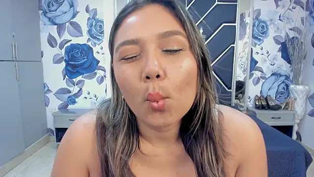 LatinaHoleQueen online show from 12, 11, 2025