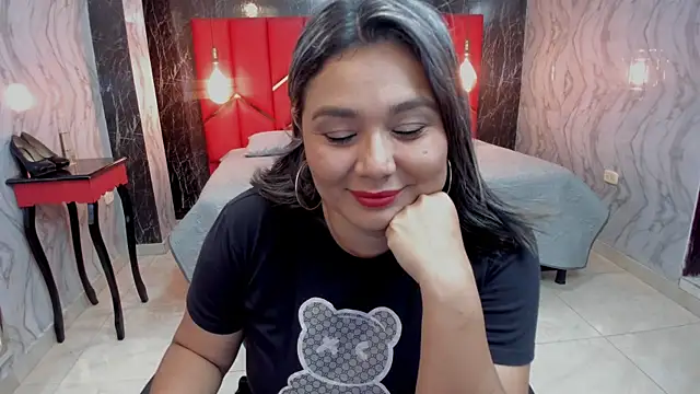 LatinaHoleQueen online show from 15, 7, 2026