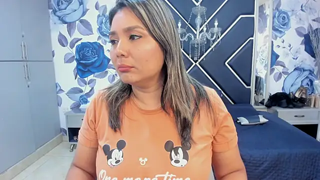 LatinaHoleQueen online show from 24, 10, 2025