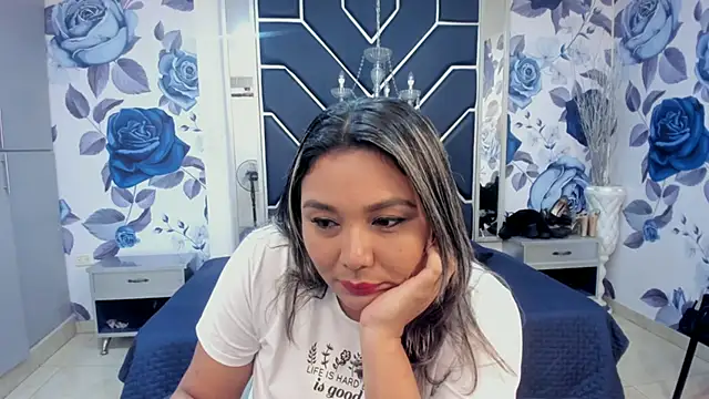 LatinaHoleQueen online show from 8, 10, 2025