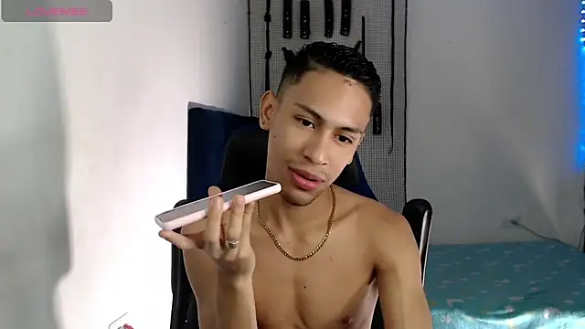 Snapshot of dylan_apol0 chatting on 7, 11, 2025 dylan apol0 online show from 7, 11, 2025