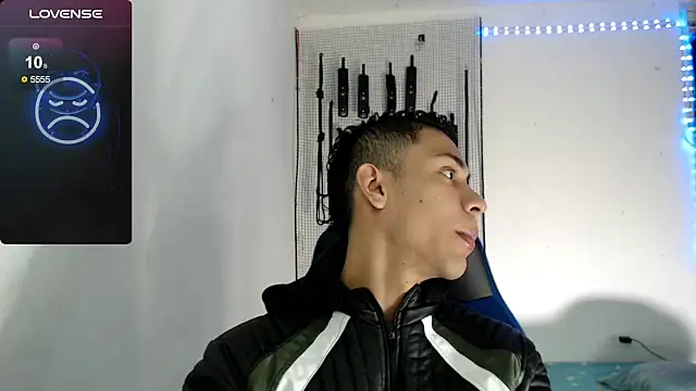 Snapshot of dylan_apol0 chatting on 2, 10, 2025 dylan apol0 online show from 2, 10, 2025