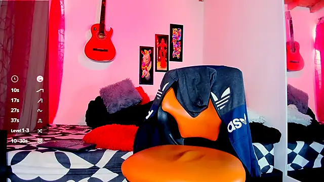 Issabella Davinci online show from 23, 9, 2025