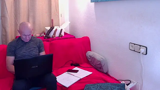 IvonneAndDom online show from 18, 2, 2026