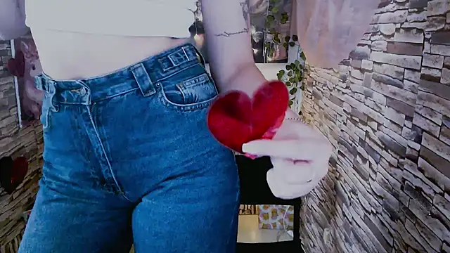 Amanda Bright  online show from 3, 10, 2025