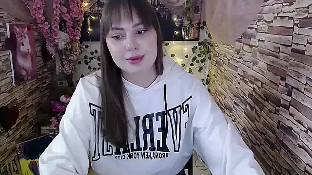 Amanda Bright  online show from 6, 10, 2025