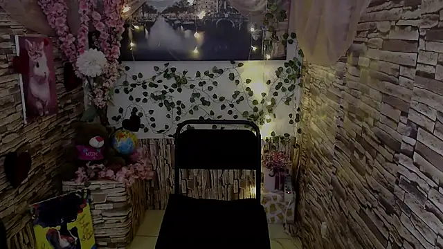 Amanda Bright  online show from 27, 10, 2025