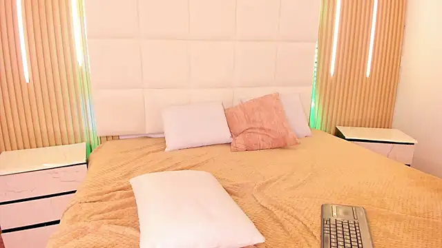 Snapshot of Elody_rousse chatting on 31, 10, 2025 Elody rousse online show from 31, 10, 2025