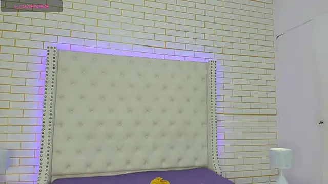 Elody rousse online show from 9, 1, 2026