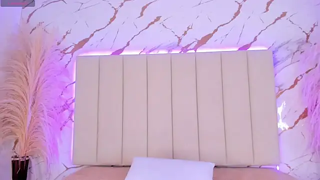 Snapshot of Elody_rousse chatting on 14, 10, 2025 Elody rousse online show from 14, 10, 2025