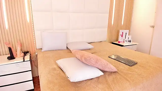 Snapshot of Elody_rousse chatting on 29, 11, 2025 Elody rousse online show from 29, 11, 2025