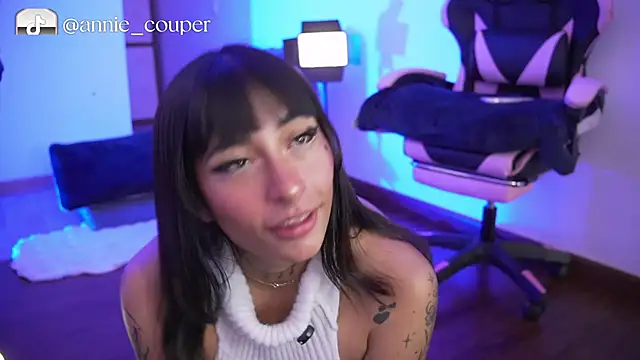 AnnieCouperr online show from 22, 2, 2026