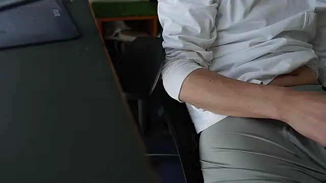 riku velvet online show from 8, 4, 2026