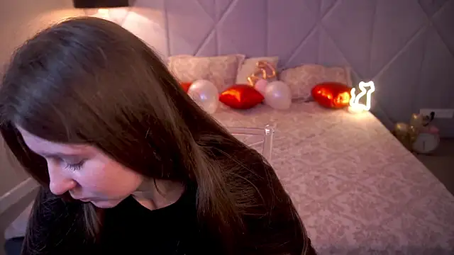 Snapshot of CraveeDoll chatting on 7, 2, 2026 CraveeDoll online show from 7, 2, 2026