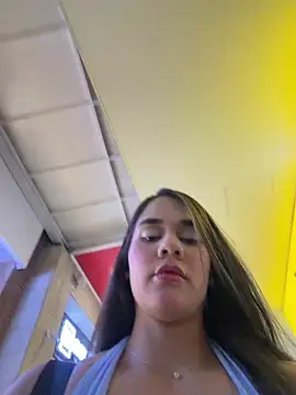 BellaLeclair online show from 8, 4, 2026