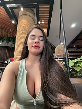 Snapshot of BellaLeclair chatting on 3, 6, 2026 BellaLeclair online show from 3, 6, 2026
