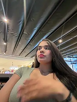 BellaLeclair online show from 6, 4, 2026