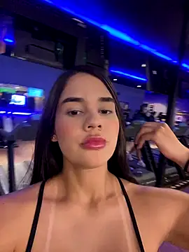 BellaLeclair online show from 14, 12, 2025