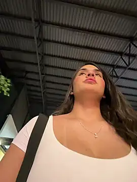 BellaLeclair online show from 5, 4, 2026