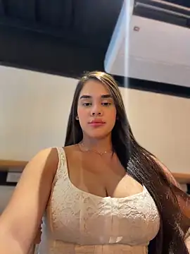 Snapshot of BellaLeclair chatting on 11, 6, 2026 BellaLeclair online show from 11, 6, 2026