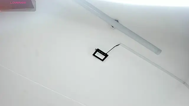 Clhoe Johnson online show from 25, 9, 2025