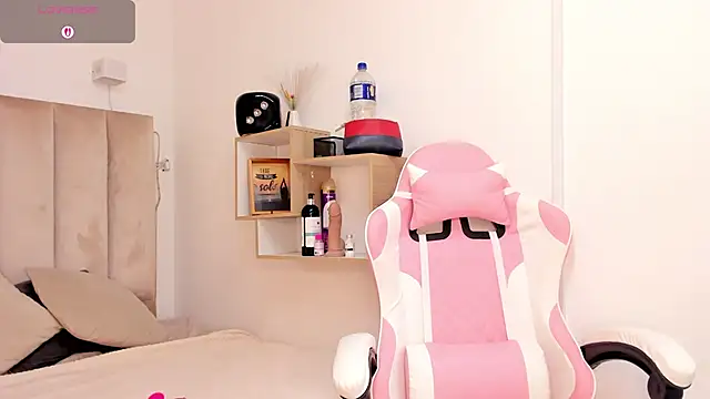 Clhoe Johnson online show from 6, 10, 2025