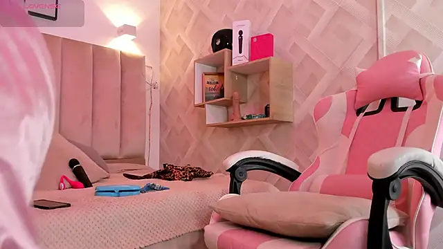 Clhoe Johnson online show from 24, 10, 2025