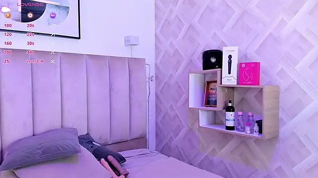 Clhoe Johnson online show from 15, 11, 2025