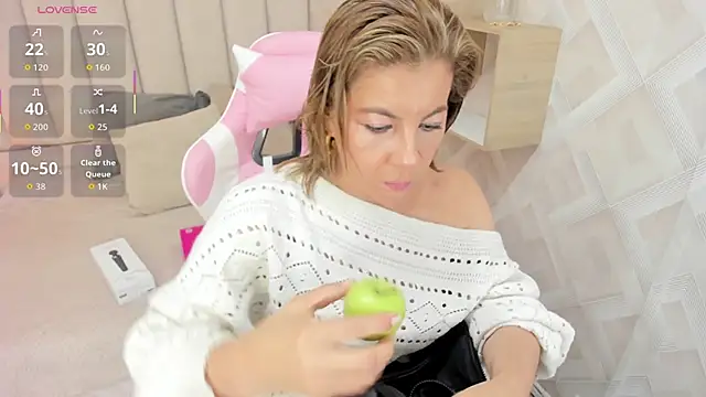 Clhoe Johnson online show from 17, 12, 2025