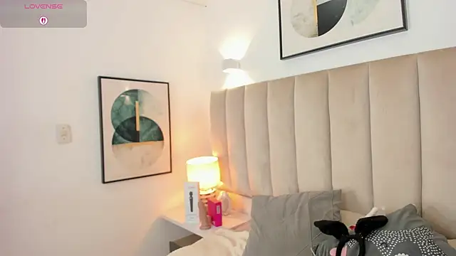 Clhoe Johnson online show from 17, 10, 2025