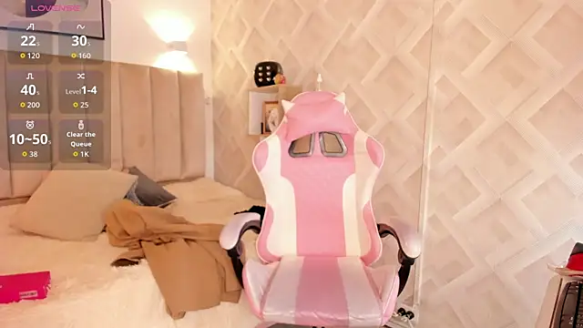 Snapshot of Clhoe_Johnson chatting on 6, 4, 2026 Clhoe Johnson online show from 6, 4, 2026