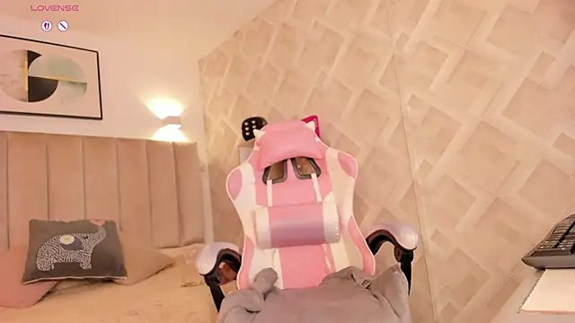 Snapshot of Clhoe_Johnson chatting on 16, 4, 2026 Clhoe Johnson online show from 16, 4, 2026