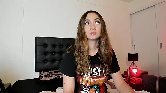 Alice Dickinssonn online show from 14, 11, 2025