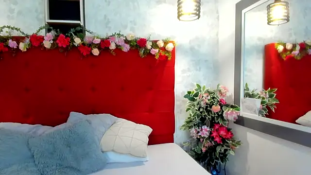 Snapshot of SarahEscobarr chatting on 4, 11, 2025 SarahEscobarr online show from 4, 11, 2025