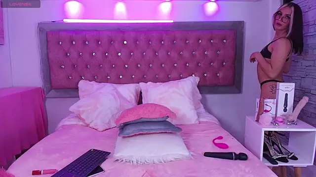 Bonn Glow online show from 18, 9, 2025