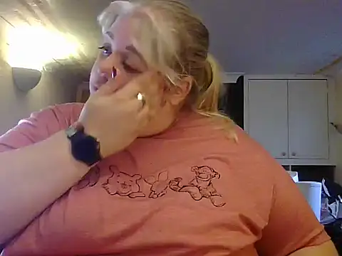 Kinkyhousewife83 online show from 8, 10, 2025