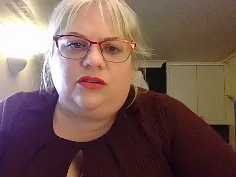 Kinkyhousewife83 online show from 10, 9, 2025