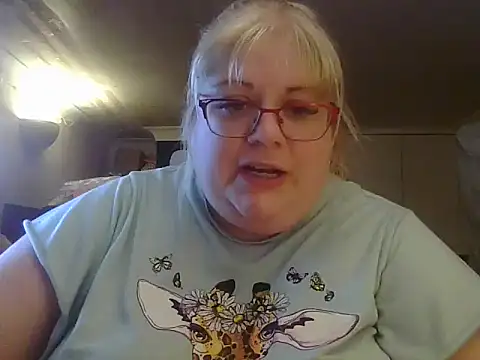 Kinkyhousewife83 online show from 4, 11, 2025