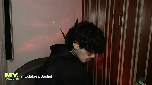 Mihail leroy online show from 5, 4, 2026