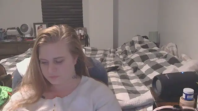 Sexyblonde12344 online show from 3, 12, 2025