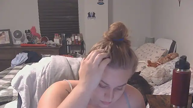 Sexyblonde12344 online show from 14, 9, 2025