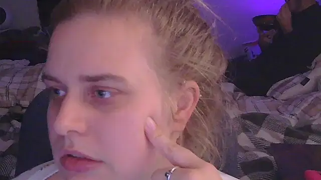 Sexyblonde12344 online show from 4, 11, 2025