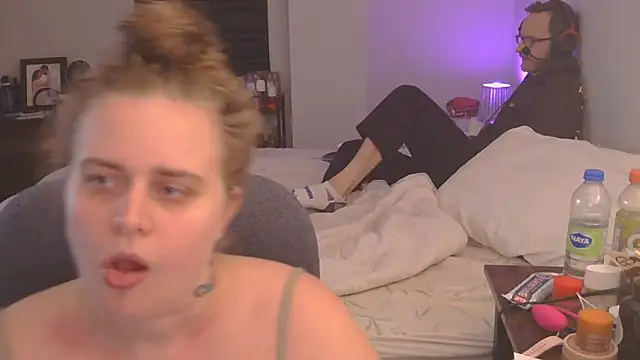 Sexyblonde12344 online show from 9, 11, 2025