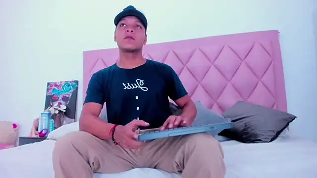 Snapshot of Ricky_Owens1 chatting on 29, 11, 2025 Ricky Owens1 online show from 29, 11, 2025